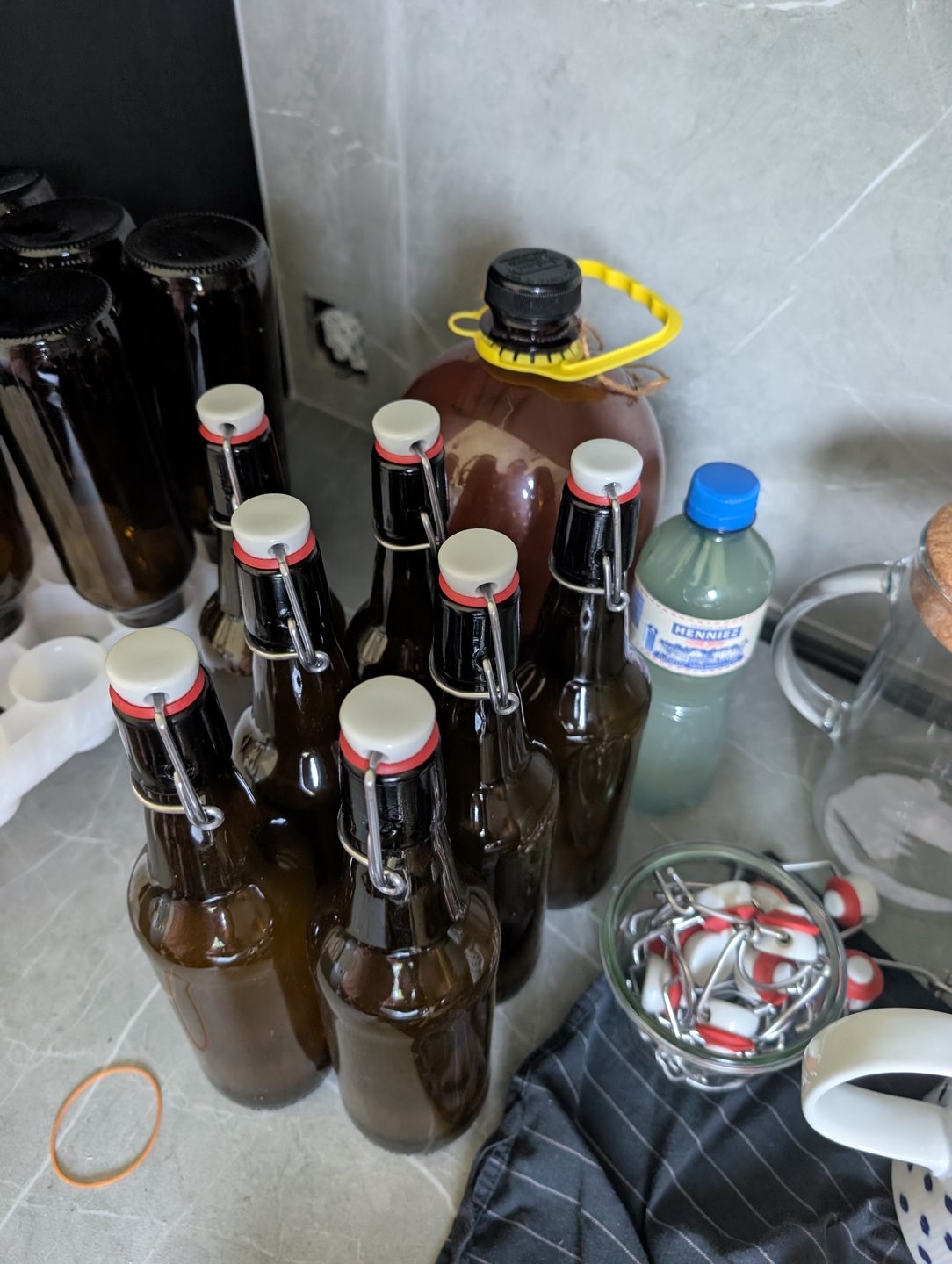 Mise en bouteille dans des bouteilles à étrier
